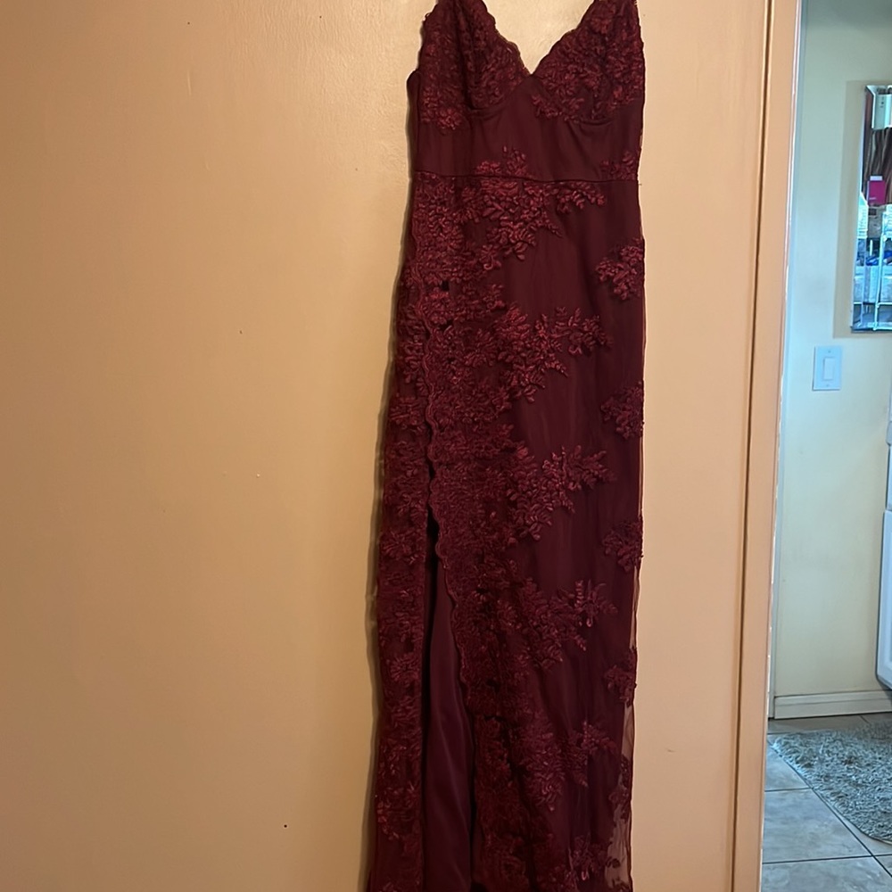 Banjul long lace gown - Picture 2 of 4